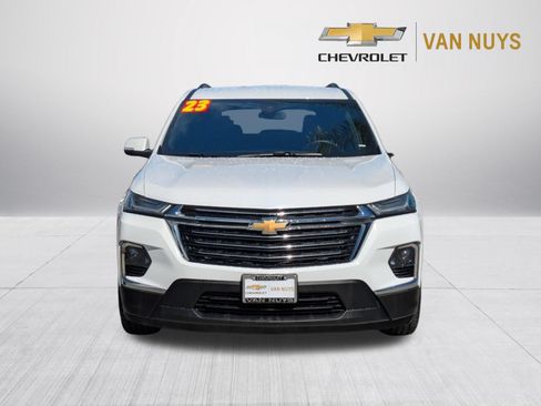 Used 2023 Chevrolet Traverse LT FWD image 2