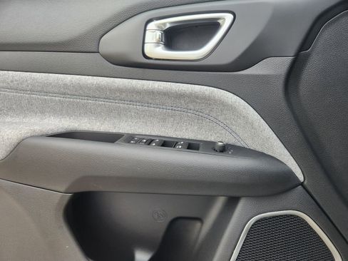 New 2026 Jeep Compass Latitude image 18