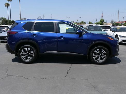 Used 2023 Nissan Rogue SV FWD image 2
