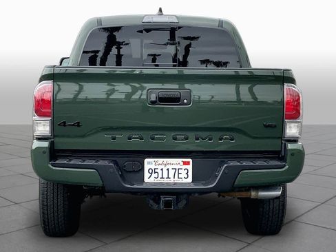 Used 2022 Toyota Tacoma TRD Sport w/ Technology Package AWD/4WD image 4