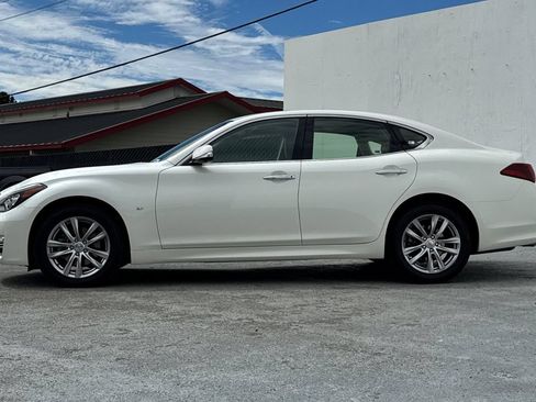 Used 2017 INFINITI Q70 3.7 w/ Technology Package AWD/4WD image 6