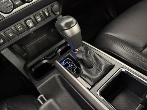 Used 2019 Toyota Tacoma Limited AWD/4WD image 28