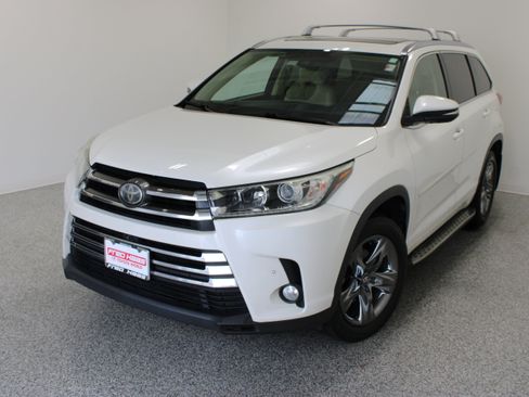 Used 2017 Toyota Highlander Limited Platinum AWD/4WD image 2