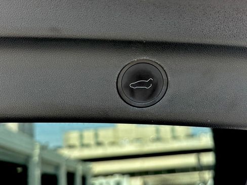 Used 2023 Tesla Model Y Performance image 29