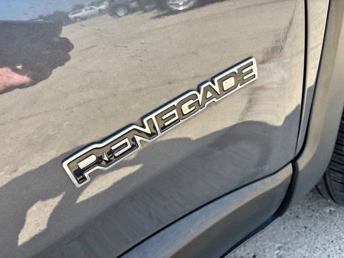 Used 2022 Jeep Renegade Latitude w/ Convenience Group AWD/4WD image 9