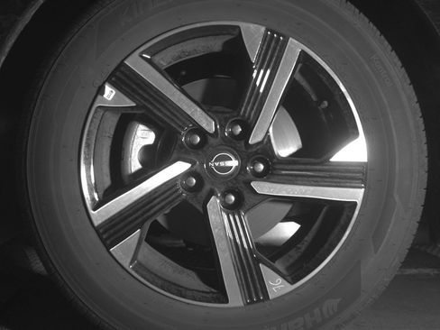 Used 2025 Nissan Sentra SV FWD image 12