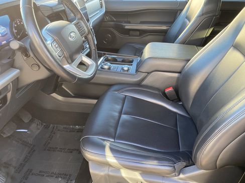 Used 2024 Ford Expedition XLT image 18