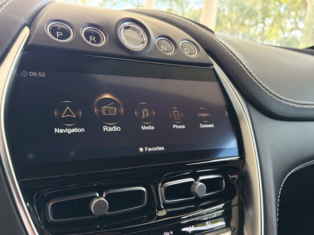 Used 2021 Aston Martin DBX AWD/4WD image 11