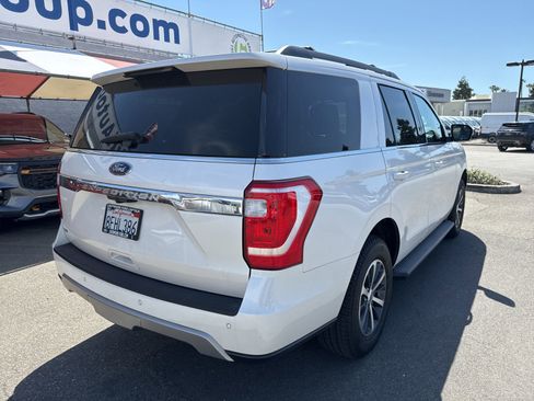 Used 2018 Ford Expedition XLT w/ Equipment Group 201A AWD/4WD image 5