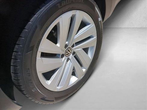 Used 2022 Volkswagen Atlas Cross Sport SE image 21