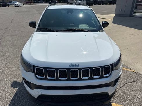 Used 2023 Jeep Compass Latitude AWD/4WD image 11