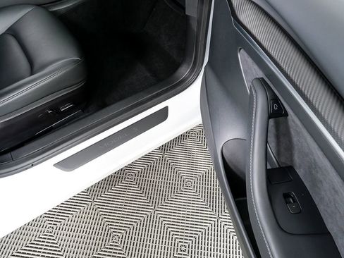 Used 2023 Tesla Model 3 Performance image 23