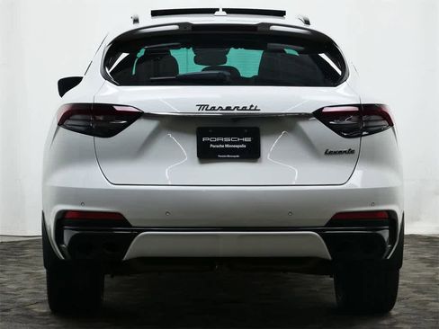 Used 2022 Maserati Levante Trofeo image 4