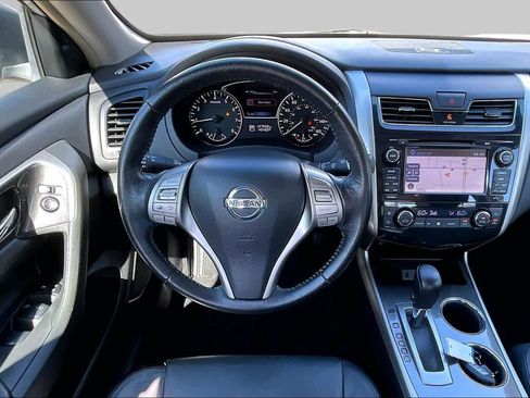 Used 2013 Nissan Altima 2.5 SL w/ Technology Pkg FWD image 6