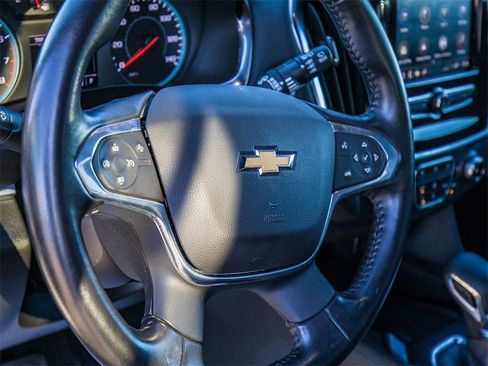 Used 2022 Chevrolet Traverse LT image 25