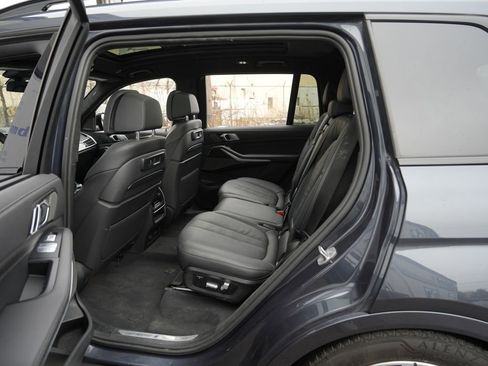 Used 2022 BMW X7 M50i w/ Dynamic Handling Package image 35