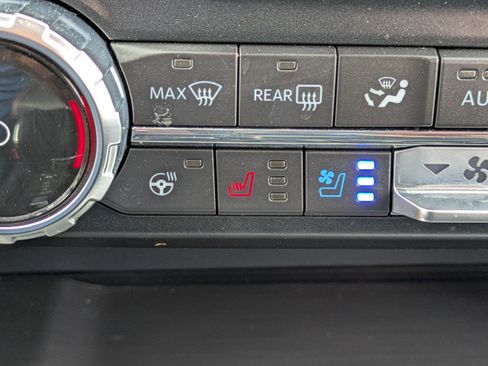 Used 2022 Ford F150 Lariat w/ Equipment Group 502A High AWD/4WD image 32