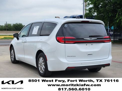 Used 2025 Chrysler Pacifica Select FWD image 6