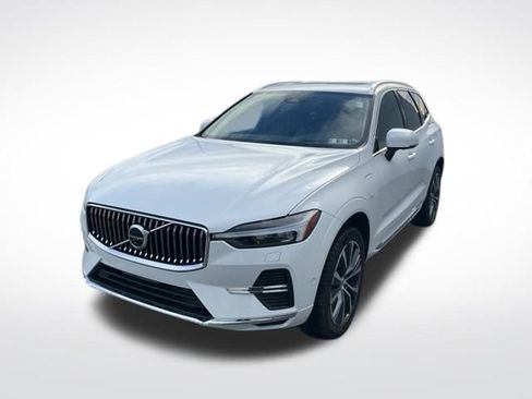 Used 2022 Volvo XC60 T8 Inscription Expression w/ Advanced Package image 3