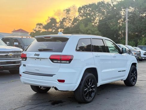 Used 2017 Jeep Grand Cherokee Altitude AWD/4WD image 24