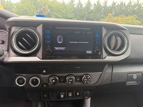 Used 2019 Toyota Tacoma TRD Off-Road AWD/4WD image 13