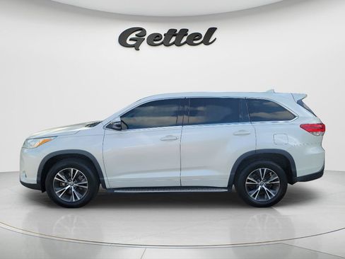 Used 2018 Toyota Highlander Plus FWD image 8