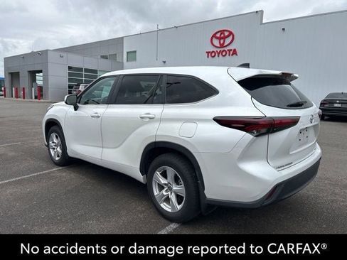 Used 2024 Toyota Highlander LE AWD/4WD image 5