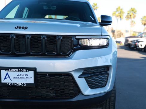 New 2025 Jeep Grand Cherokee Altitude image 5