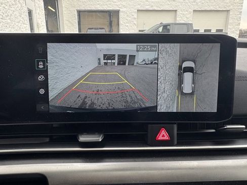 Used 2025 Kia Carnival SX w/ SX Dark Edition Package image 22