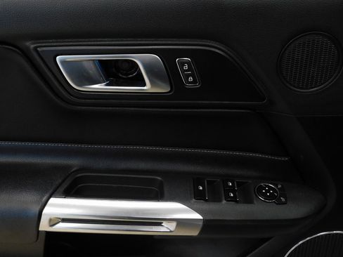 Used 2020 Ford Mustang Premium image 38