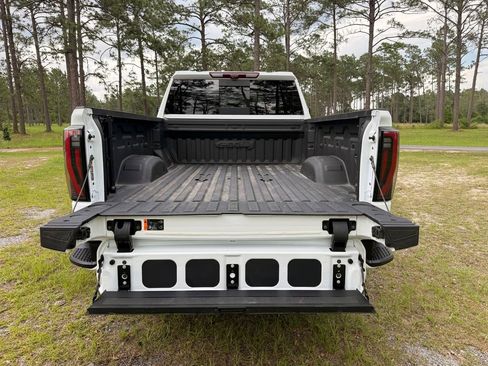 Used 2024 GMC Sierra 2500 AT4 w/ Technology Package AWD/4WD image 7