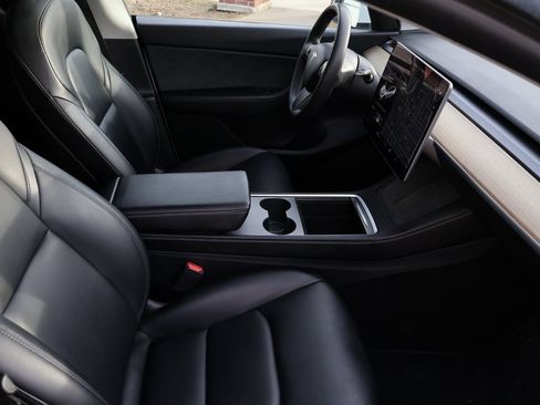 Used 2021 Tesla Model Y Long Range image 11