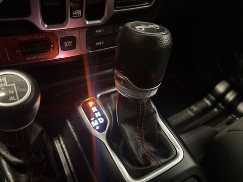 Used 2019 Jeep Wrangler Unlimited Rubicon w/ LED Lighting Group AWD/4WD image 31