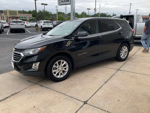 Used 2019 Chevrolet Equinox LT FWD image 2