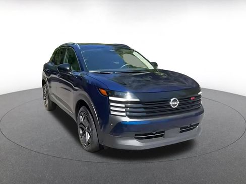 Used 2026 Nissan Kicks SR FWD image 2