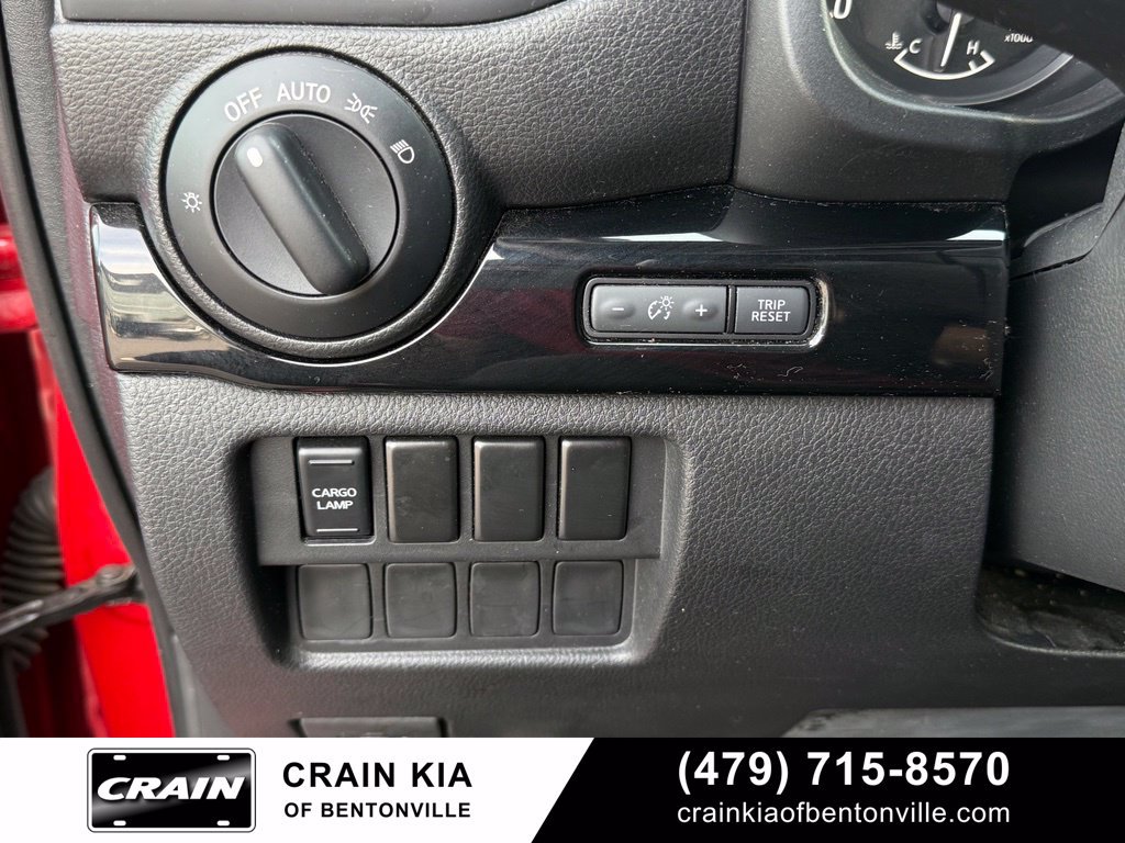 Used 2022 Nissan Titan SV AWD/4WD image 10