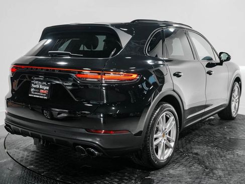 Used 2023 Porsche Cayenne w/ Premium Package image 8
