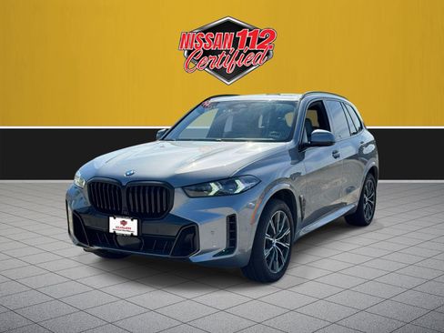 Used 2024 BMW X5 xDrive40i w/ M Sport Package AWD/4WD image 3