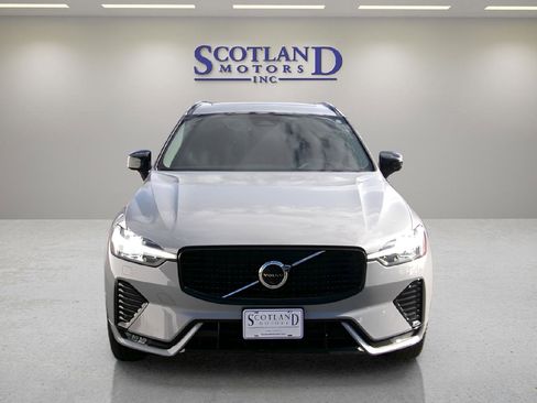 Used 2025 Volvo XC60 B5 Plus image 3