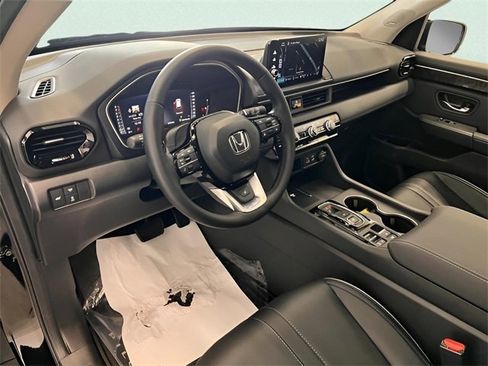 Used 2025 Honda Pilot Elite image 19