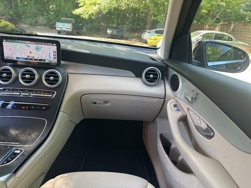 Used 2022 Mercedes-Benz GLC 300 image 17