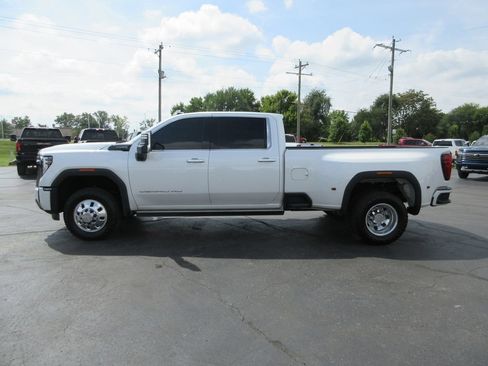 Used 2024 GMC Sierra 3500 Denali Ultimate AWD/4WD image 11
