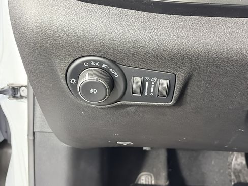 Used 2023 Jeep Compass Latitude AWD/4WD image 28