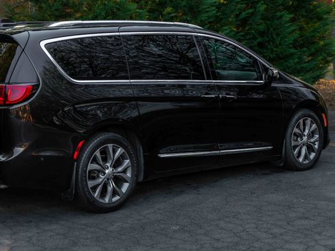 Used 2019 Chrysler Pacifica Limited w/ Tire & Wheel Group image 58