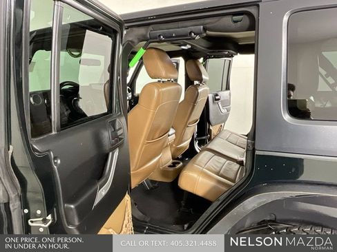 Used 2012 Jeep Wrangler Unlimited Rubicon w/ Connectivity Group AWD/4WD image 12