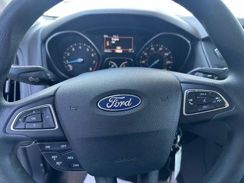 Used 2018 Ford Focus SE w/ SE Appearance Package FWD image 13