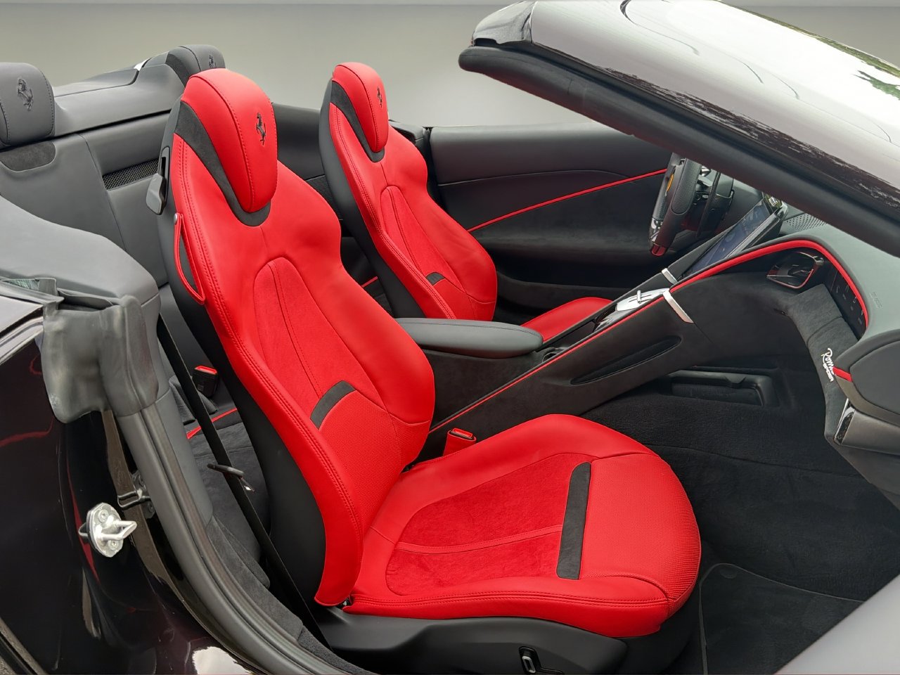 Used 2025 Ferrari Roma Spider RWD image 18