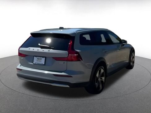 Used 2025 Volvo V60 B5 Cross Country Plus image 15