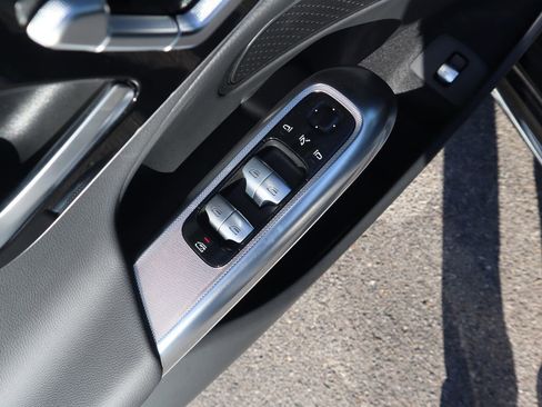 Used 2025 Mercedes-Benz E 450 4MATIC Sedan image 18