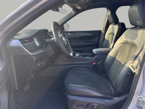 New 2025 Jeep Grand Cherokee L Altitude image 13